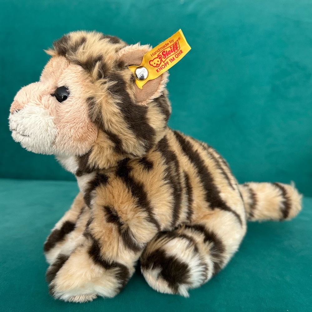 Steiff 084102 Billy Tiger Soft Stuffed Baby Animal
Plush Toy 8" Tan Striped